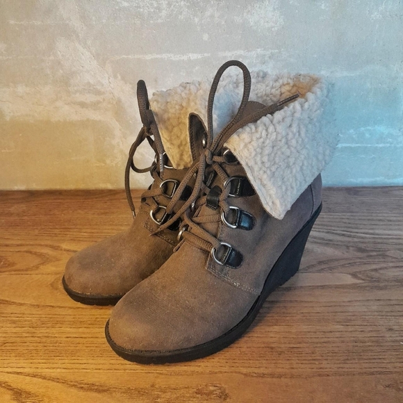 beige faux suede shearling 2010s y2k lace up ankle boot wedges, 6 - Picture 2 of 6